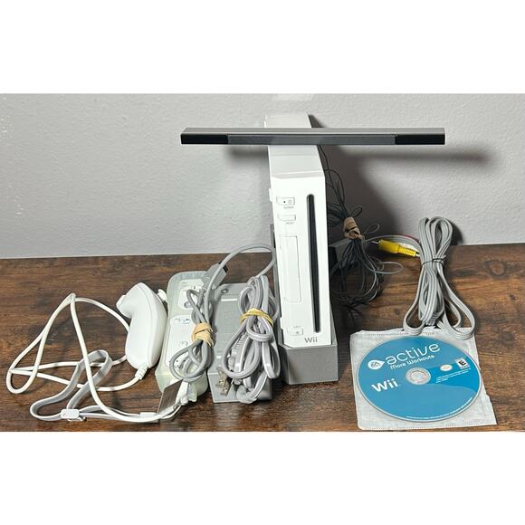 Nintendo Wii Bundle Complete- Game Cube Capable RVL-001 Wii Active TESTED